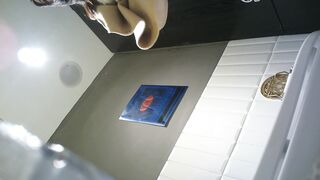 火锅店女厕刁钻角度偷拍几位美女各种极品鲍鱼完美呈现