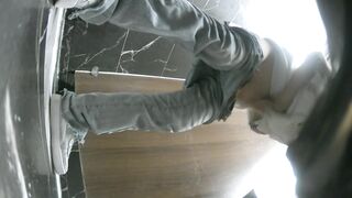 二月新流出❤️魔手☛外购精品CP夜总会女厕前景偷拍没穿内裤黑丝高跟小姐后仰差点摔倒