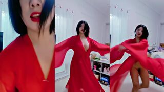 古风【2025年新流】，青春无敌，抖音风艺校美少女【杨晓花】定制福利②，露脸露点，各种热门BGM裸舞 (1)