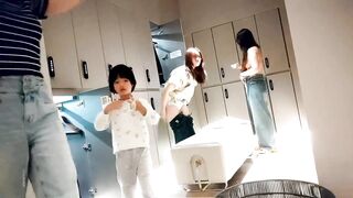 高档洗浴中心内部员工偷拍众多美女少妇洗澡泡汤换衣服