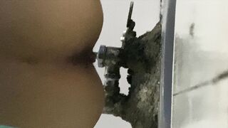 办公楼女厕全景偷拍多位美女还有一位女神级的少妇 (2)