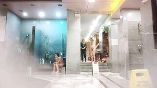 补漏去年8月未流出❤️女偷拍客潜入温泉洗浴会所浴池淋浴间偷拍身材苗条的姐妹