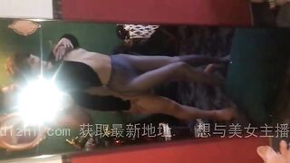 少妇偷情开着门操不敢叫结尾内射有特写