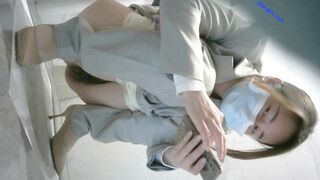 办公楼女厕全景偷拍制服高跟美女同事的多毛大肥鲍鱼