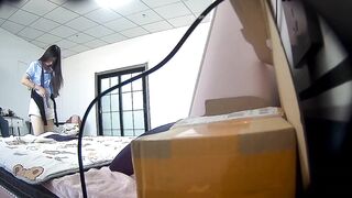 新品流出模特丝袜制服写真摄影师在卫生间偷偷安装摄像头偷拍7位模特更换衣服 (12)