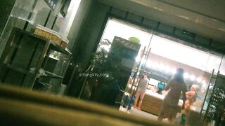 澡堂子内部员工偷拍多位美女少妇洗澡换衣服 (1)