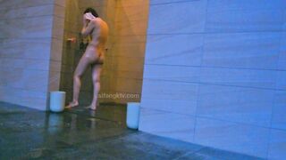 澡堂子内部员工偷拍多位美女少妇洗澡换衣服 (3)