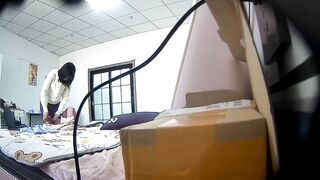 新品流出模特丝袜制服写真摄影师在卫生间偷偷安装摄像头偷拍7位模特更换衣服 (13)