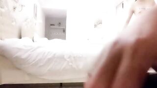 漂亮大奶小姐姐 身材苗条性格文静穿上开裆黑丝被大哥各种输出很配合 天天操逼很难射出来