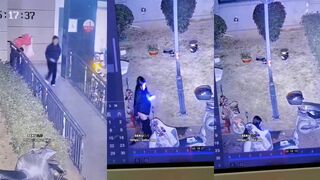 翘臀小妹小区当众排BIAN 还用旁边车衣擦屁股 看样子还是个少女 身材也挺不错的 玩的这么脏么