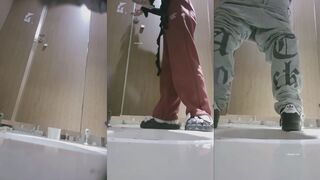 十二月最新流出❤️精品厕拍高校附近酒吧女厕后拍长裙气质美女小黑逼正对镜头