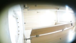 一月新流出高校女厕全景后拍❤️其中有几个打扮像小姐一样的长靴丝袜学妹