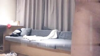 时尚笔直大长腿短裙小姐姐约到酒店高挑性感肉体