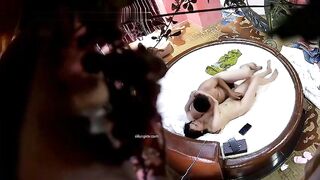 监控破解中年大叔和丰满少妇酒店开房啪啪啪