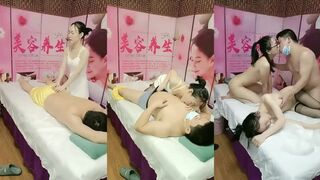 美容养生会馆享受的大哥勾搭黑丝女技师玩起了双飞