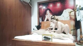 足浴理疗俩个大妈级别的老鸡一起伺候你