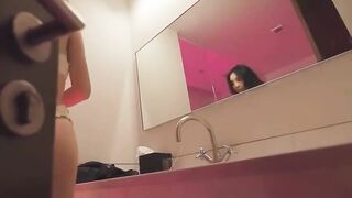 AI-柳岩-生活不易下海面试