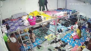 2024新黑客破解网络摄像头监控多角度偷拍 会所宿舍小姐换衣服 美女如云 (1)