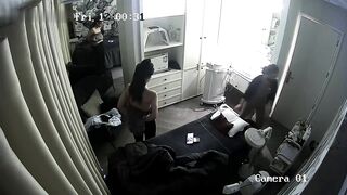 《美容院监控破解》偷窥多位来做阴部护理的有钱贵妇