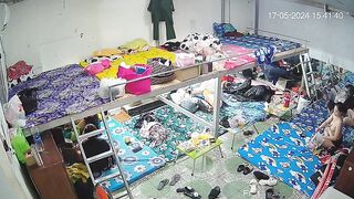 2024新黑客破解网络摄像头监控多角度偷拍 会所宿舍小姐换衣服 美女如云 (2)