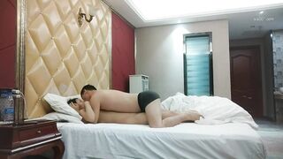 良家少妇 不要痛这样 最喜欢强迫别人 别射里面 你他妈有病轻点 身材苗条聊完天强行脱衣啪啪 边吵边操被大力狂怼