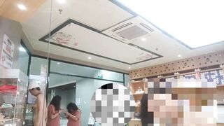 绝版未流出过网络的❤️私房大神第三只眼温泉会所偷拍身材不错的丸子头纹身美女