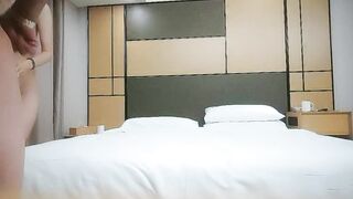 眼镜哥3000元约炮大长腿小姐姐白白嫩嫩的各种姿势啪啪真带劲