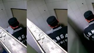 @20208020869 用户上传：偷拍同学在厕所立式後入連衣裙他女友