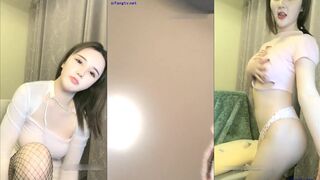 良心主播，首次就洗澡，自慰，尿尿，巨乳肥臀网红脸，骚气十足极品尤物