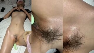 单位领导酒店潜规则身材不错的美女同事先用按摩棒玩一下她的嫩鲍鱼