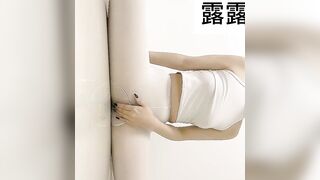 当过空姐一字马舞蹈生，抖音微博小网红【酷酷的露】生活所迫下海拍举牌定制，秀才艺一字马露点自慰 (4)