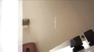 一月新流出高校舞蹈培训班女厕偷拍❤️几个身材不错的舞蹈生和一个舞蹈老师唉可惜只能养养眼角度不好没抄到底