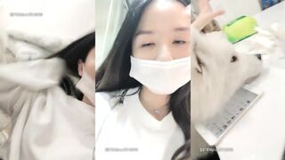 高颜值美乳妹子跳蛋自慰，撩起衣服露大奶跳蛋塞逼震动，很是诱惑喜欢不要错过