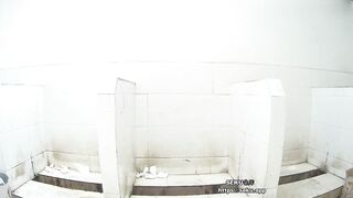 最新厕拍大神❤️潜入-服务区女厕全景偷拍1镜3位置明星颜值的红衣美女望过了~1