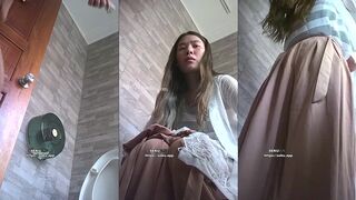 旅游区女厕全景偷拍❤️一起的两个美女同事的极品美鲍鱼 刘思颖