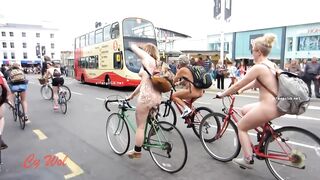 《外网破解》伦敦万人裸骑❤️惊现杭州漂亮妹子 (1)