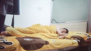 良家人妻 快点老公痒死我了我要 是不是比你老公厉害 嗯爽比他厉害 在家被连干两炮老公叫不停 操完穿衣走人怕老公回家