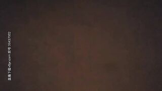 继续双飞性感妹子左拥右抱近距离特写掰穴镜头前站立后入表情可见.