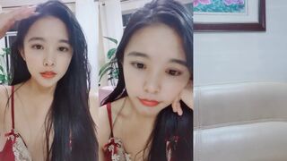 广东小李沁明星脸清纯初恋脸全裸自慰蝴蝶逼粉嫩撸管佳作.