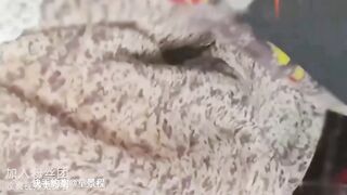 广州拍胸族公交地铁窥胸露出奶头