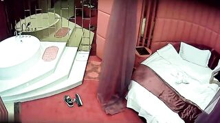 一对男女豪华浴缸房开房打炮