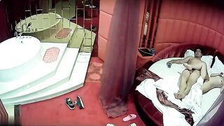 一对男女豪华浴缸房开房打炮