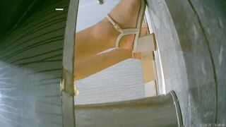 稀缺厕拍未流出作品商场后景厕拍福利-1