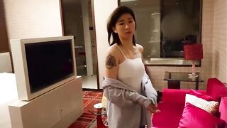 约炮大神胖Tiger网约21岁高冷大学生刺青小姐姐一镜到底全程露脸床上干到地板在到沙发最后射嘴里大量对话也是亮点4K画质