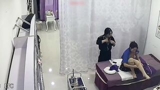 破解养生馆网络摄像头偷窥个身材不错的妹子做理疗